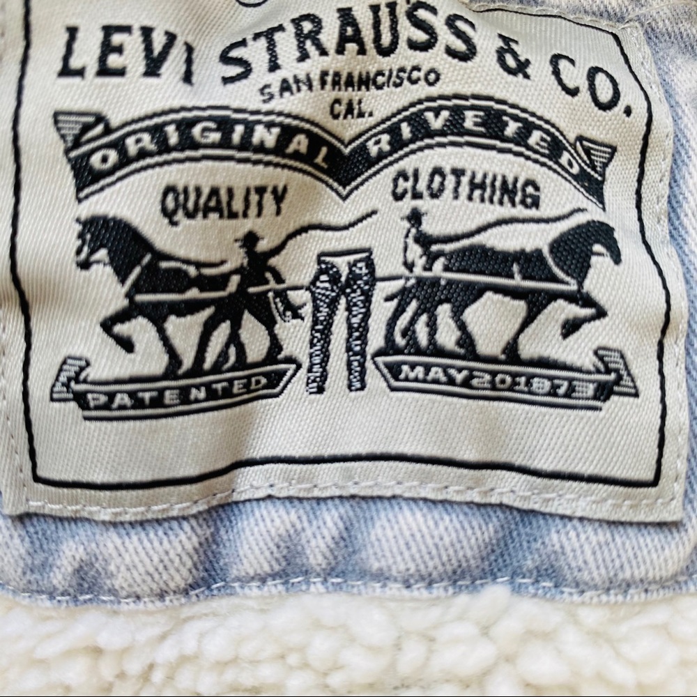 NWT Levi’s Oversize Denim Trucker Sherpa jacket - Picture 11 of 14